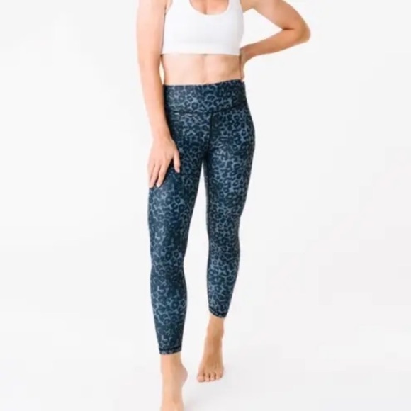 NWOT Zyia Active Stone Leopard Lite n Luxe Scrunch Leggings - Picture 1 of 3